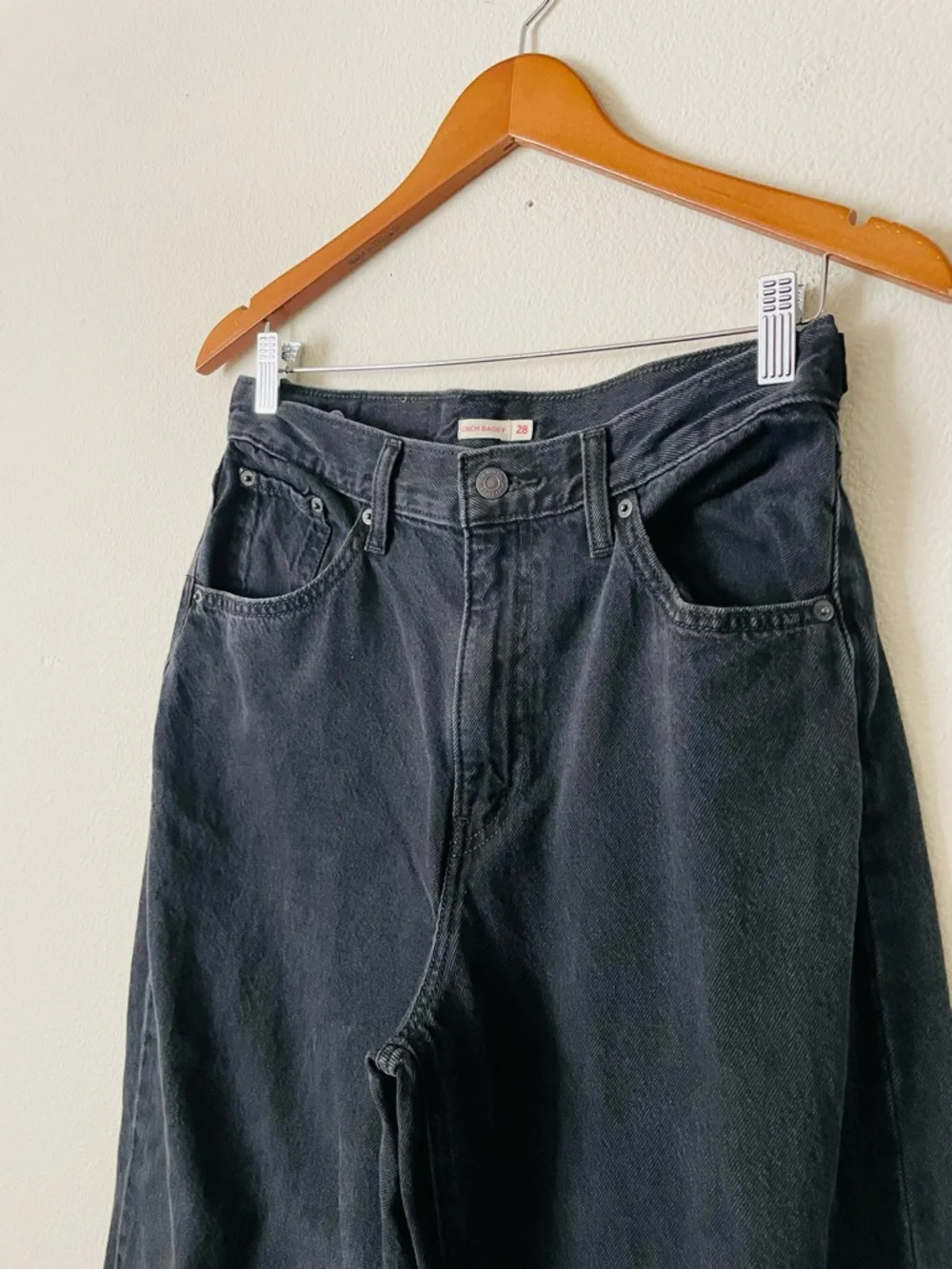 Levi’s SIZE 28 x 31 Cinch Baggy high rise wide leg jeans in washed black - Picture 3 of 8